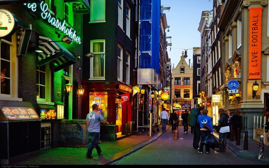 Amsterdam: Private Red Light District and Food Tour - A two-hour mix of Red Light District and Dutch street food