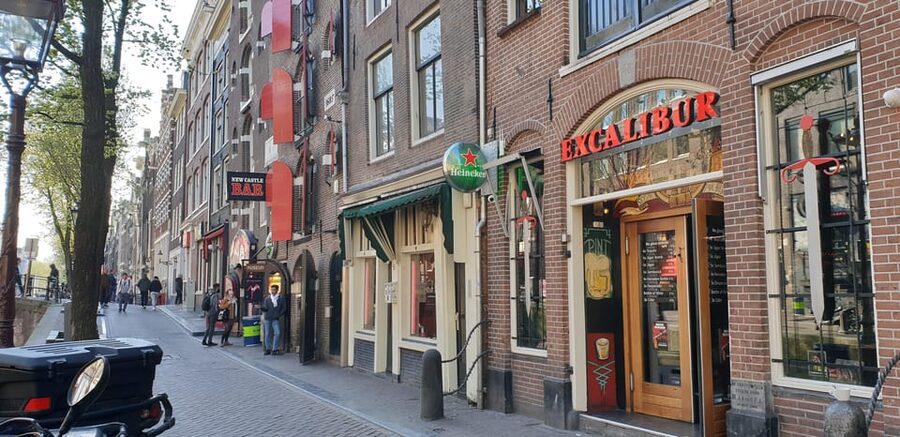Amsterdam: Private Red Light District Tour in Spanish - Zeedijk Street and Chinatown: The First Chapter of Change