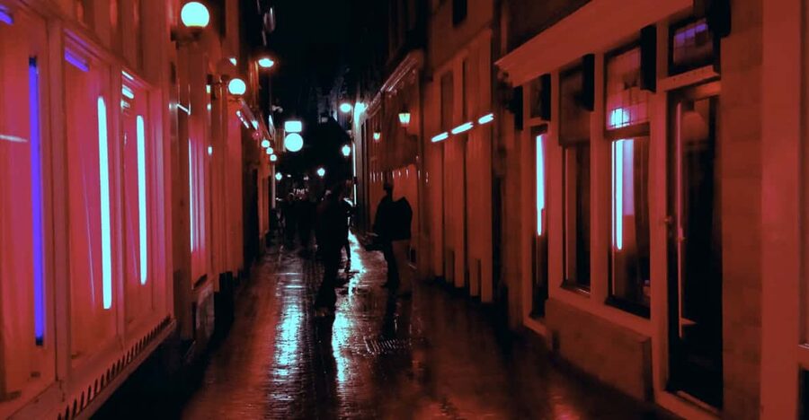Amsterdam: Private Red Light District Tour in Spanish - Coffeeshop Culture, Legalization, and the Street-Level Reality
