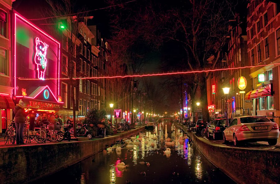 Amsterdam: Private Red Light District Tour in Spanish - Price and Value for a 2-Hour Private Walk ($94 Per Person)
