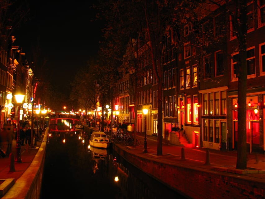 Amsterdam: Private Red Light District Tour in Spanish - Meeting Point at Prins Hendrikkade: Easy Start, Central Location