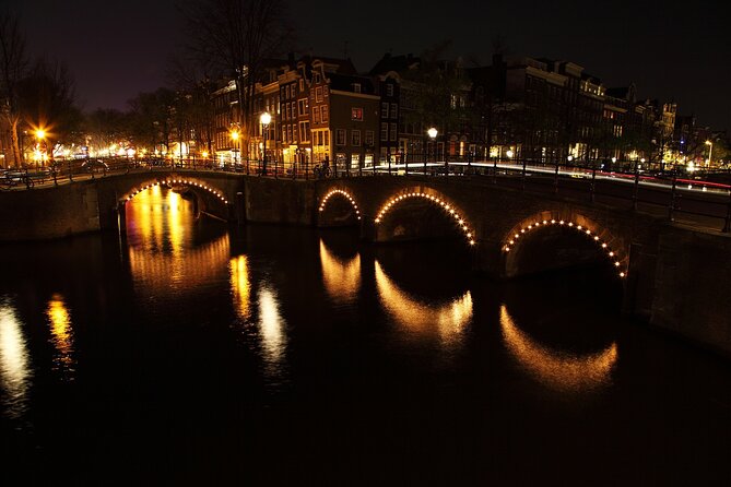 Amsterdam: Private Romantic Evening Canal Cruise + Bubbles/Snacks - Snacks, Prosecco, and blanket strategy for a real date-night feel