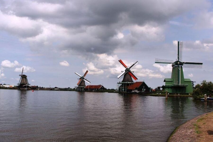 Amsterdam: Private tour Tulips, Keukenhof, Windmill & Cheese - Cheese farm tasting and wooden shoe demonstrations