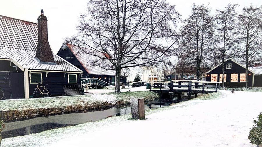 Amsterdam : Private Tour Zaanse Schans - Wooden clogs and the joy of trying them on