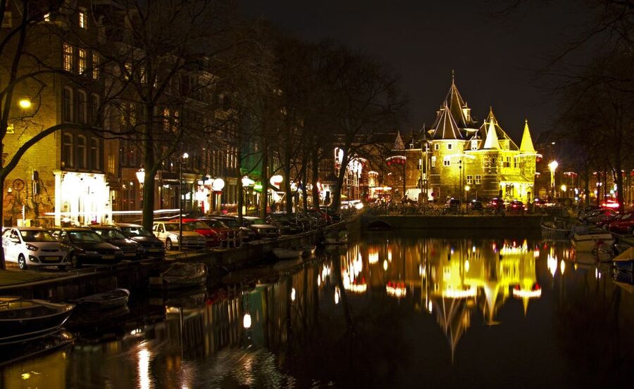 Amsterdam: Private Walking Tour with a Local - Photo stops and scenic pauses that actually make sense