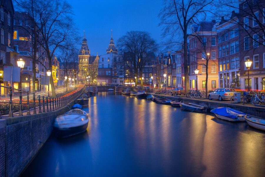 Amsterdam: Private Walking Tour with a Local - Starting at the Queen Wilhelmina statue, then building momentum