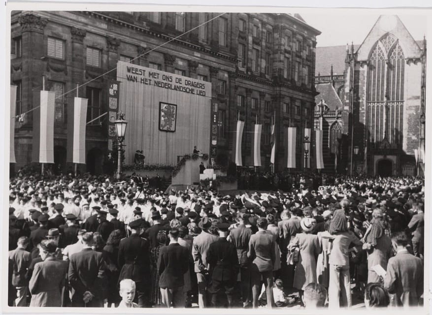 Amsterdam: Private World War Two History Walking Tour - The monuments and photos that connect resistance to place