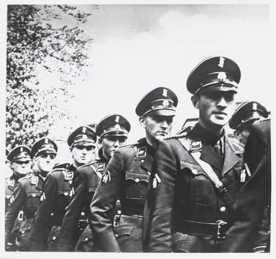 Amsterdam: Private World War Two History Walking Tour - Meeting point on Prinsengracht 263 at 9:30 AM