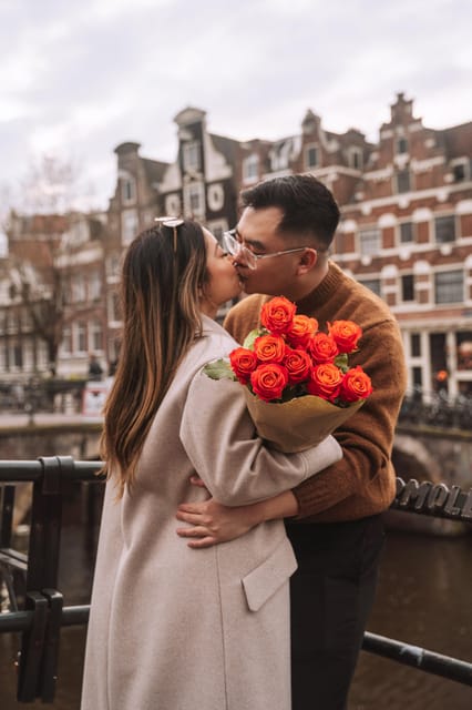 Amsterdam: Professional Photoshoot at the Canals - Finishing at Amsterdam Centraal Station for longer sessions