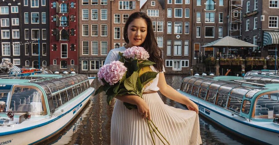 Amsterdam: Professional Photoshoot at the Canals - What you get during and after the shoot (and why that choice step matters)