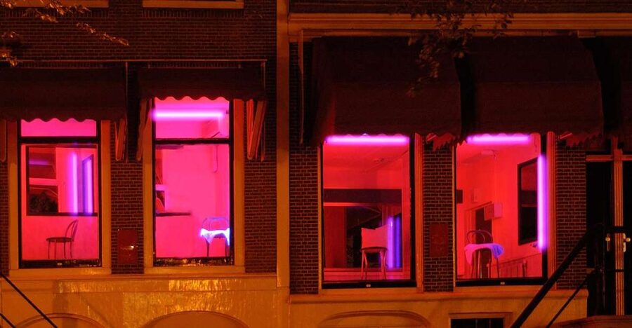 Amsterdam: Red Light District 1-hour Smartphone Audio Tour - Bloedstraat: a street name with a story cue