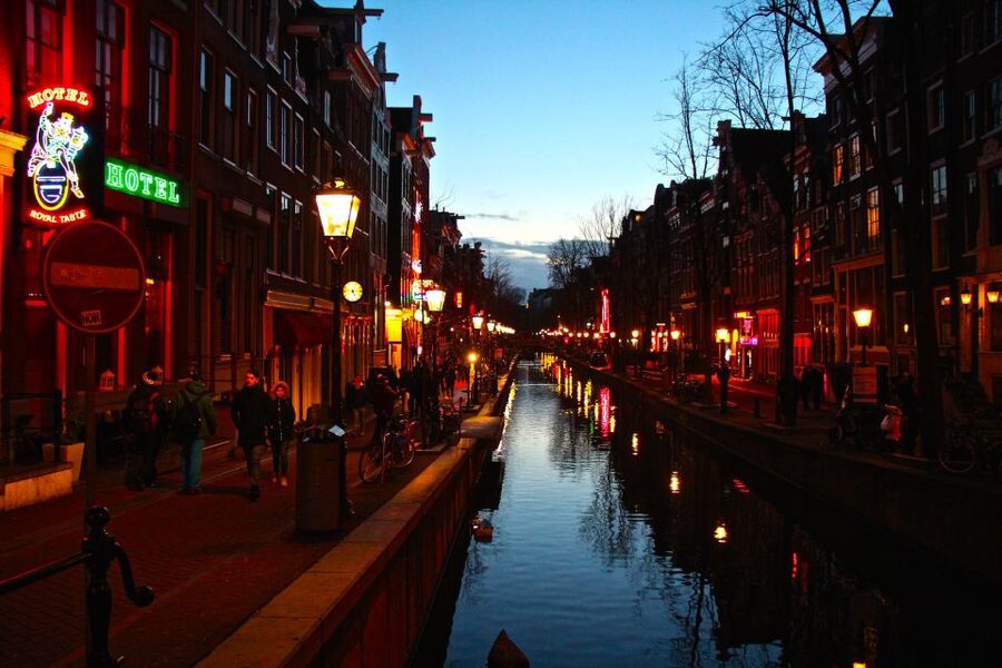 Amsterdam Red Light District and Old Town Walking Tour - Key highlights worth your time