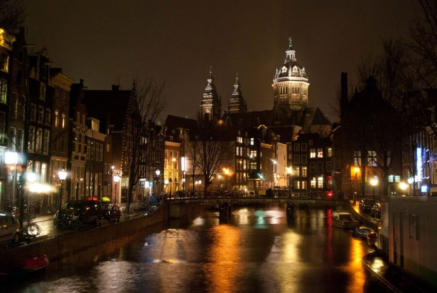 Amsterdam Red Light District and Old Town Walking Tour - Old Town Sights, Former Town Hall, and the Narrowest Street Experience