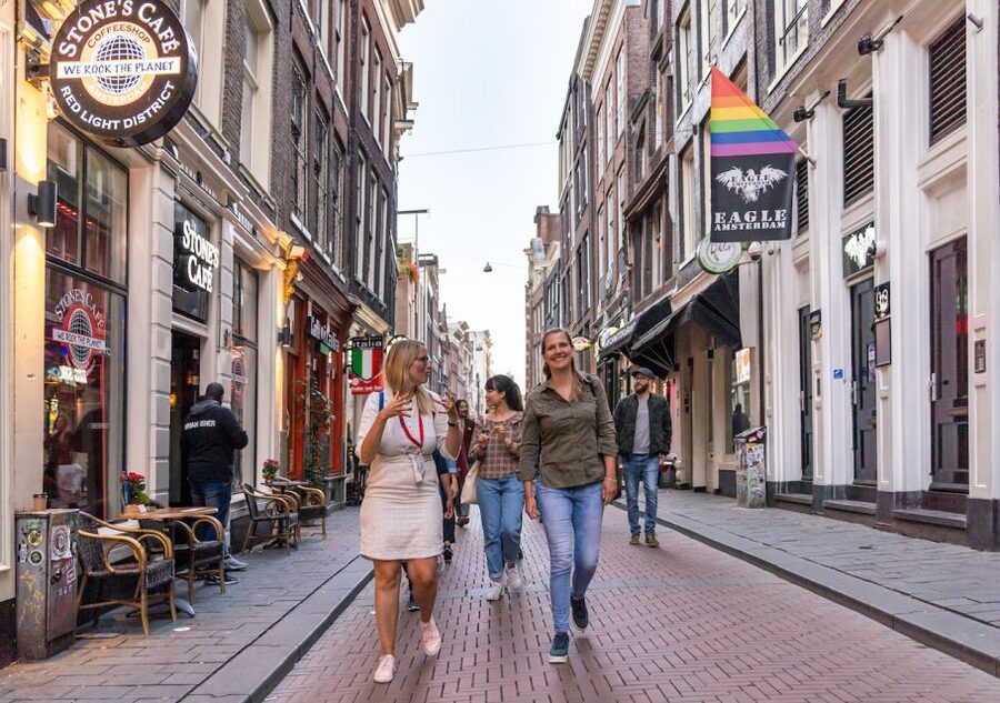Amsterdam: Red Light District & City Tour German or English - Chinatown, a coffeeshop photo stop, and Nieuwmarkt Square