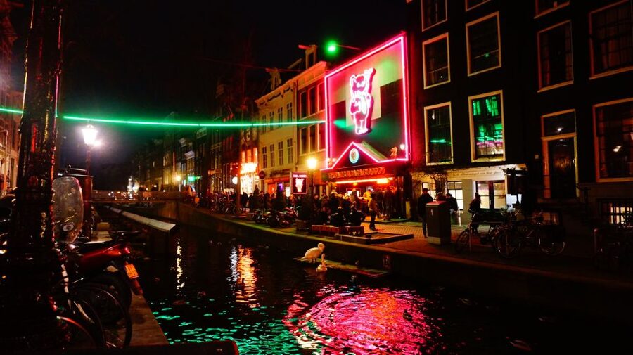 Amsterdam: Red Light District Exclusive Night Tour - Where You Start Near the Basilica or Voyager Hotel