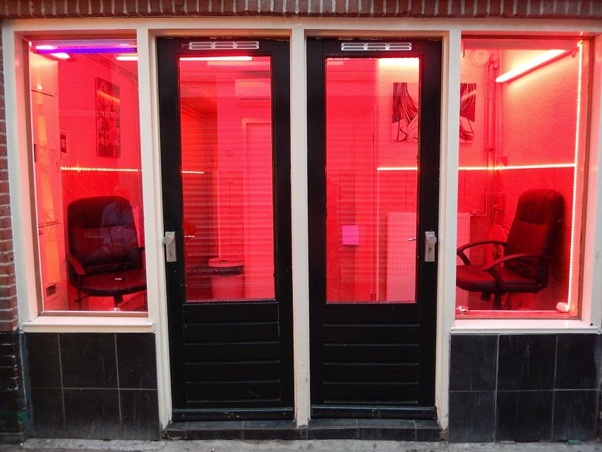 Amsterdam: Red Light District Exclusive Night Tour - Chinatown, Zeedijk Street, and Leidse Square: More Than One Neighborhood Mood
