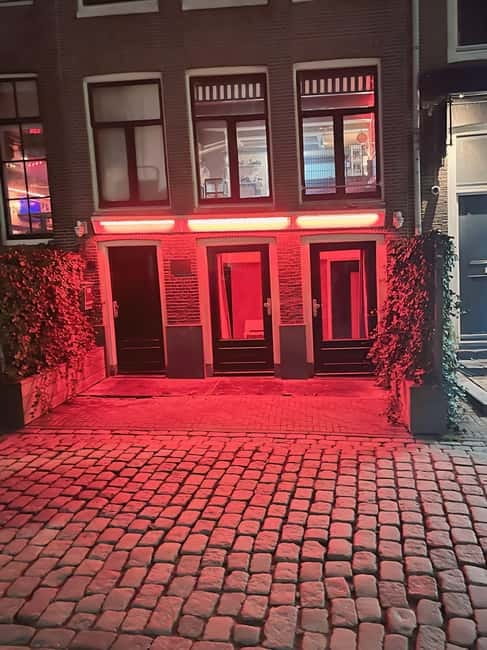 Amsterdam: Red Light District Tour in German/English for groups of 4 or more - Key things to know before you go