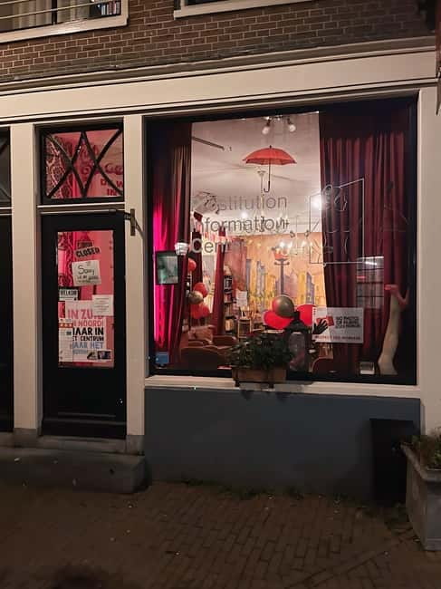 Amsterdam: Red Light District Tour in German/English for groups of 4 or more - Chinatown and old-city landmarks before you reach the main area