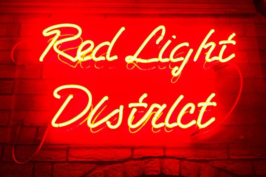 Amsterdam: Red Light District walking tour - First Impressions: Red Windows, Narrow Alleys, and What Your Guide Helps You Read