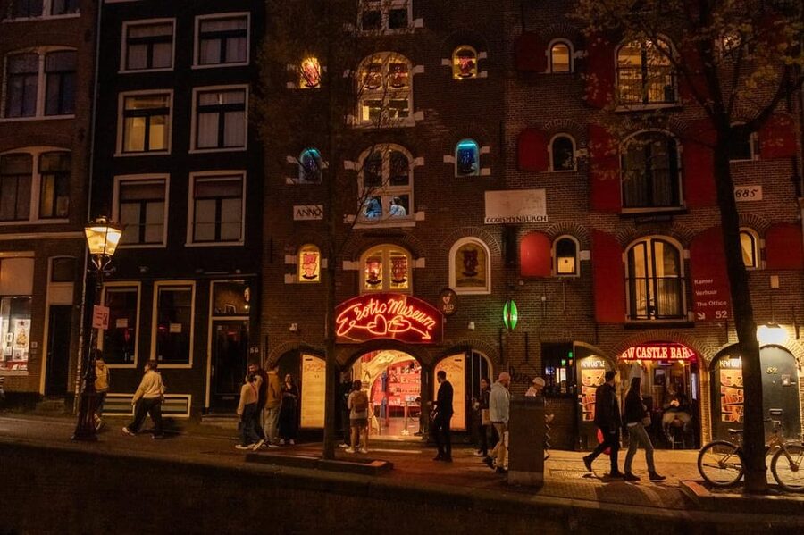 Amsterdam: Red Light Tour Exclusive + Peep Show - Sex Palace Live Peep Show: The 70s Experience, With Rules and Timing