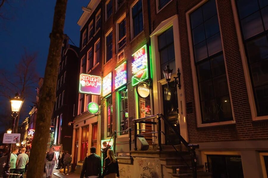 Amsterdam: Red Light Tour Exclusive + Peep Show - Who This Tour Fits Best (And Who Should Skip It)