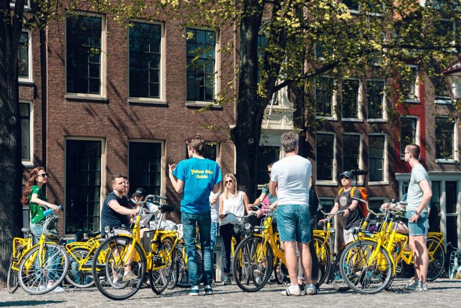 Amsterdam: Relaxed City Highlights Guided Bike Tour - Canal Ring Views on Grachtengordel, Plus the Tiny-House Challenge