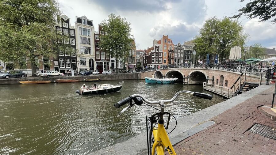 Amsterdam: Relaxed City Highlights Guided Bike Tour - Leidseplein for Music, Squats, and the City’s Edge