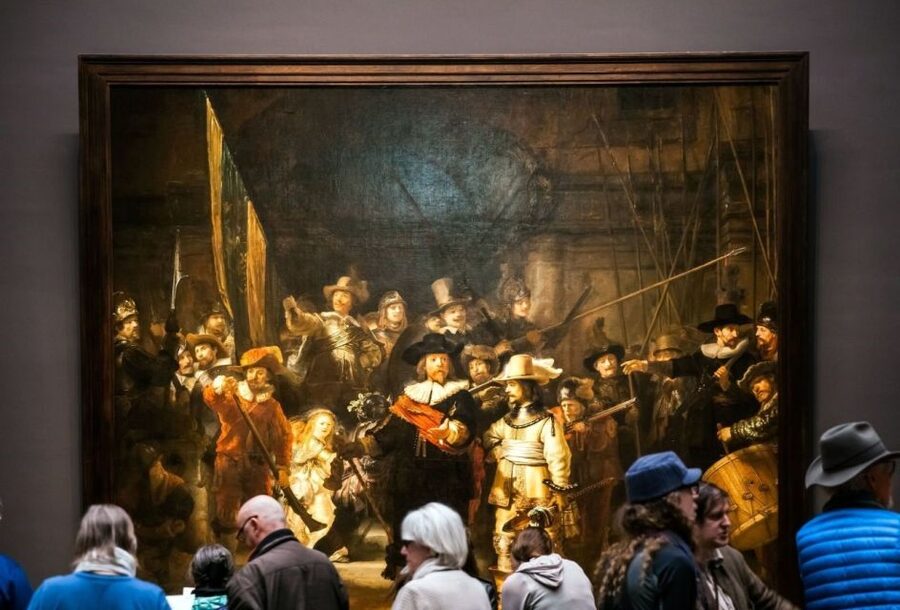 Amsterdam: Rijksmuseum Guided Tour incl Entrance Ticket - How the guide experience works when the museum is crowded
