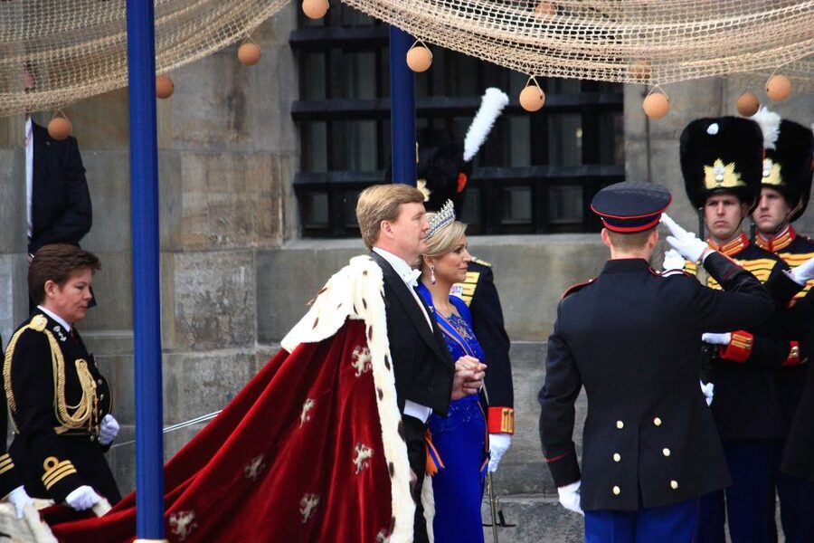 Amsterdam: Royal Palace Entry Ticket + Audio guide - Entering the Royal Palace, Still Used by the State