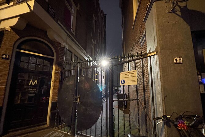 Amsterdam’s Ghostly Experiences Group Tour - Zuiderkerkstoren and the graveyard story you cannot un-hear