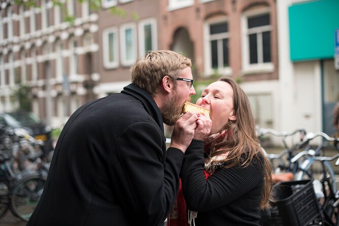 Amsterdam's Market Street Food Tour with Streat Bites - The guide and group size: how the experience stays fun instead of rushed