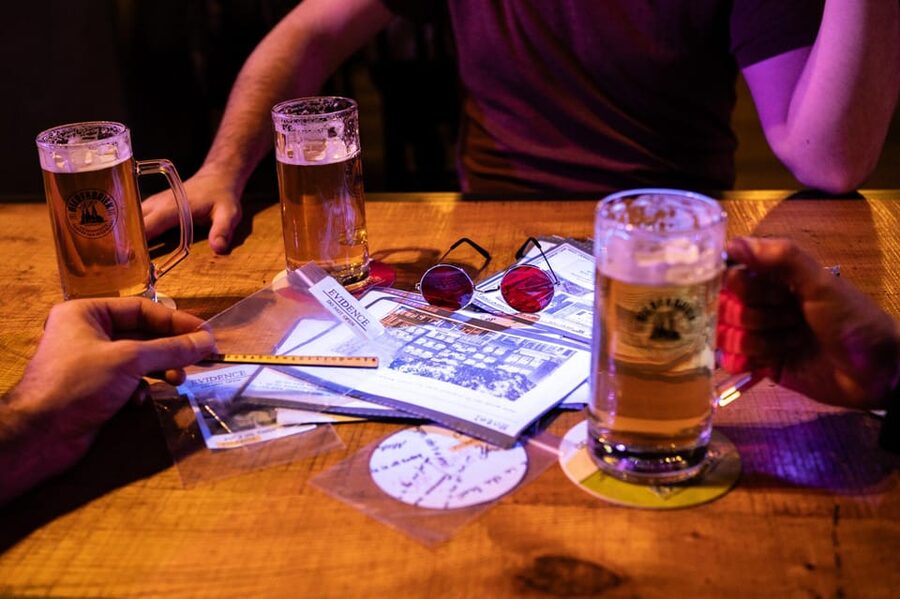 Amsterdam: Self-guided Red Light District Pub Crawl Mystery - Stop 1 at Bierfabriek Near Rokin: Start the Case in the Right Place