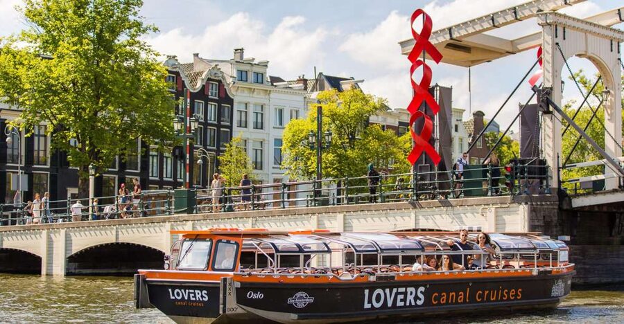 Amsterdam: Semi-Open Canal Boat Cruise - Why This Semi-Open Canal Cruise Feels Modern in an Old City