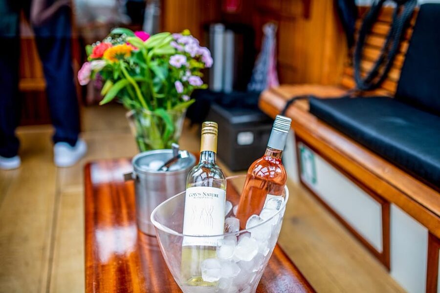Amsterdam: Small-Group Canal Cruise incl. Drinks and Snacks - Key things to know before you go