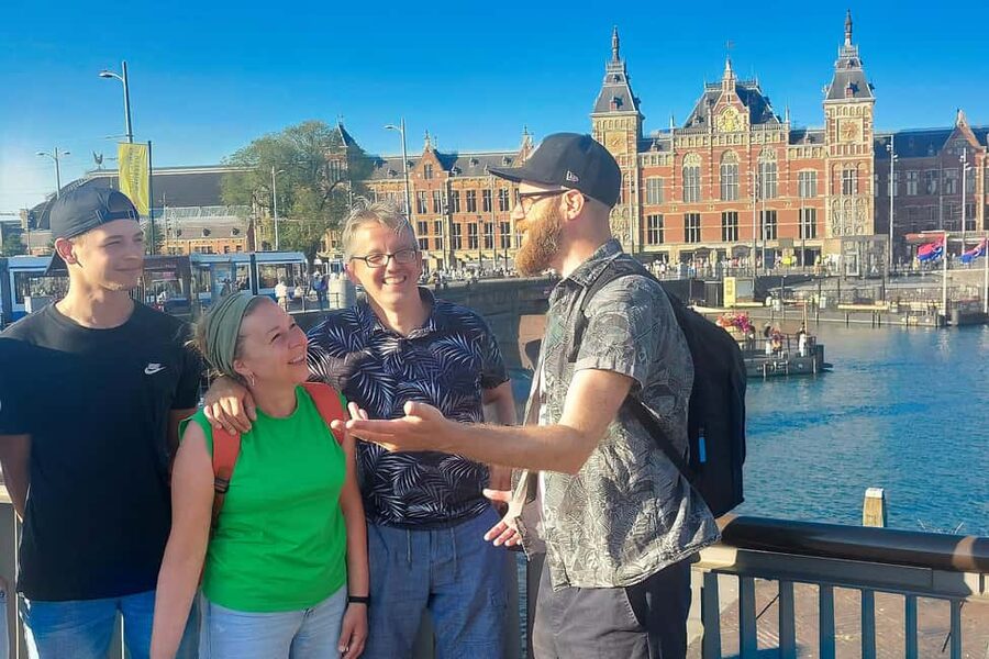 Amsterdam: Small-group Guided Walking Tour (French/English) - Torensluis Bridge and the UNESCO canal belt story you can walk with