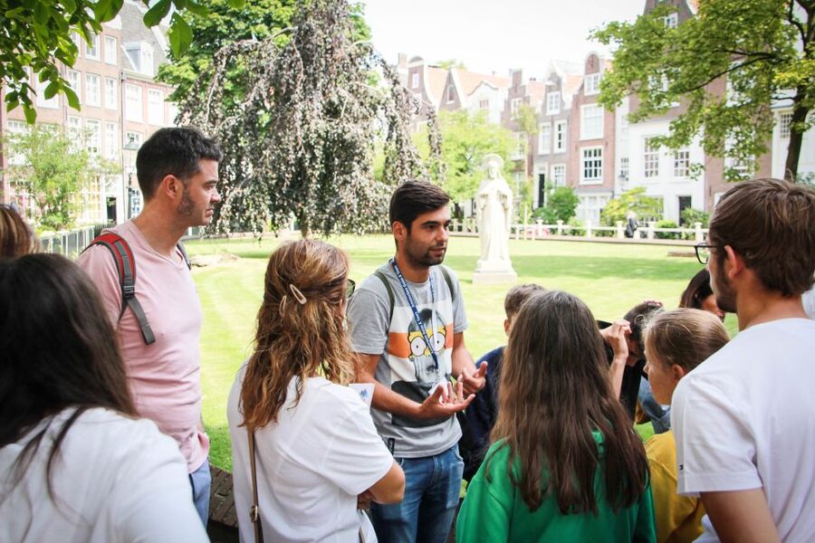 Amsterdam Small-Group Walking Tour - Nieuwe Kerk and the Royal Palace Photo Stops That Actually Help