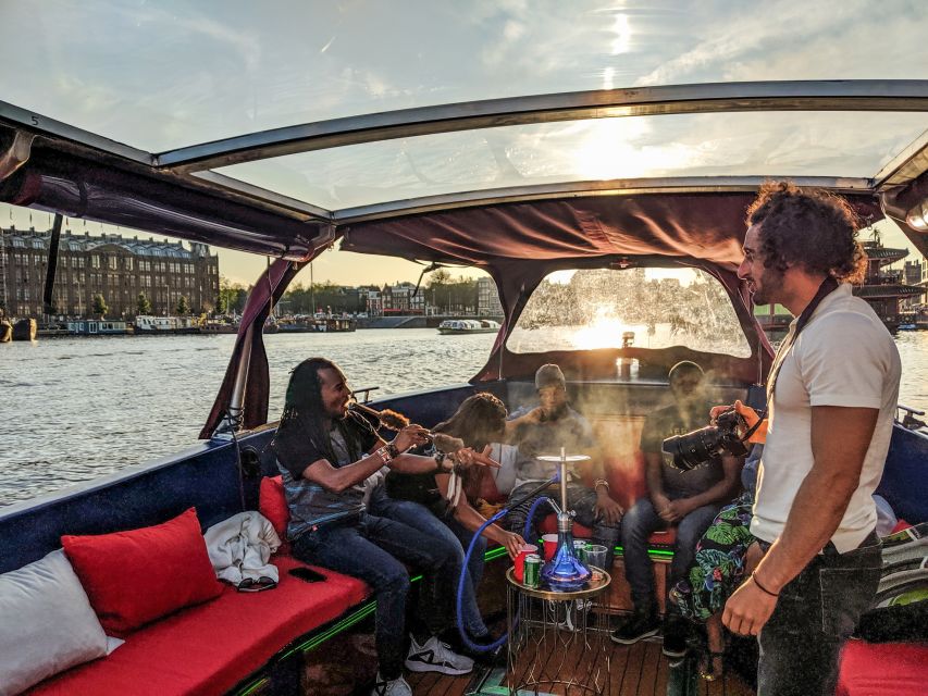 Amsterdam: Smoke and Lounge City Boat Cruise - High Light Tour Dates: Winter Art Without the Full Festival Gauntlet