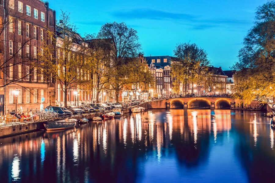Amsterdam: Smoke and Lounge City Boat Cruise - Should You Book This Amsterdam Smoke and Lounge City Boat Cruise?