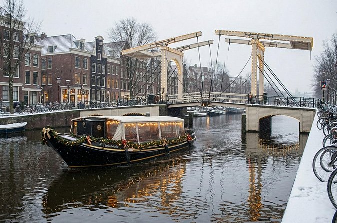 Amsterdam Smoke Friendly Cruise with drinks option & local guide - Drinks and snacks: what you get, what costs extra, and how to plan