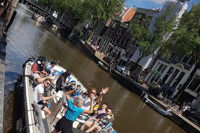 Amsterdam The Bulldog Boat Smoke Friendly Cruise + 2 drinks - Two included drinks: part of the value, not an afterthought