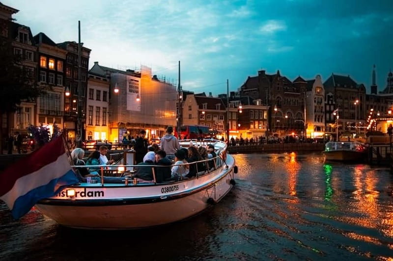 Amsterdam: The Bulldog Boat Smoke-Friendly Cruise & 2 Drinks - What to bring so the one hour feels comfortable, not miserable