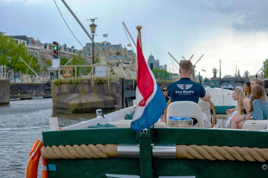 Amsterdam: The Newest Canal Cruise with Drink Option - Stop by Stop: Saint Nicholas Basilica to Blauwbrug Bridge