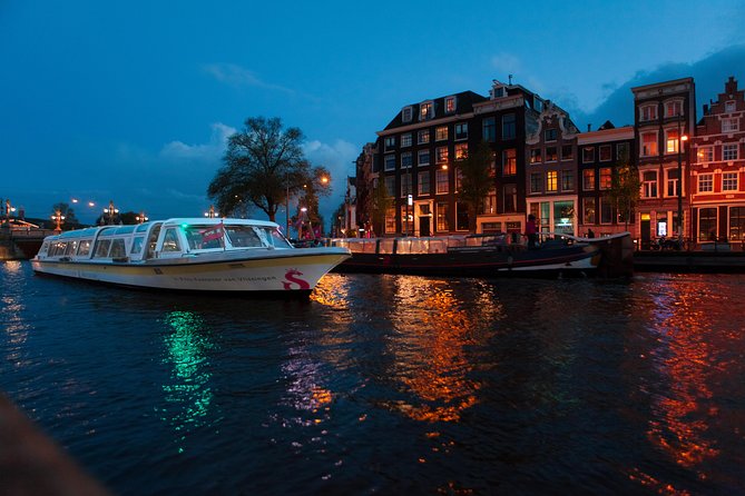 Amsterdam The Original Pizza Cruise with Unlimited Drinks - Choosing your pizza: a small menu done efficiently