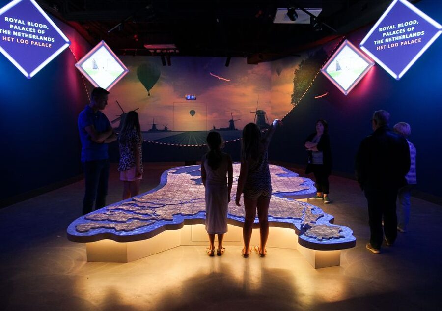 Amsterdam: This is Holland 5D Flight Experience Entry Ticket - Special effects: wind, mist, scent, and the roses moment