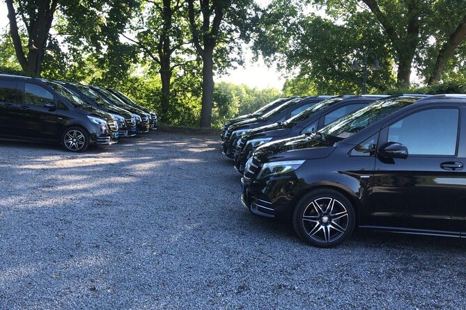 Amsterdam to Schiphol Airport Transfer Comfort & service. - Executive-Class Comfort on the Way to Schiphol