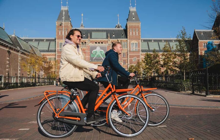 Amsterdam: Top Highlights Guided Bike Tour - De Negen Straatjes and the Flower Market pass-by