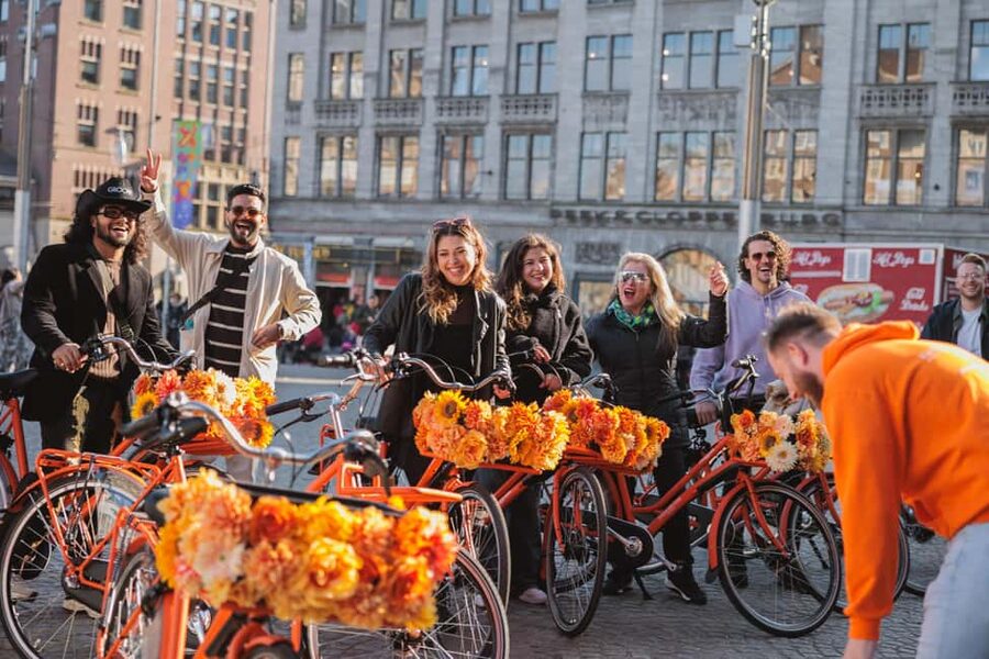 Amsterdam: Top Highlights Guided Bike Tour - Bikes, pacing, and the kind of guide that makes or breaks it
