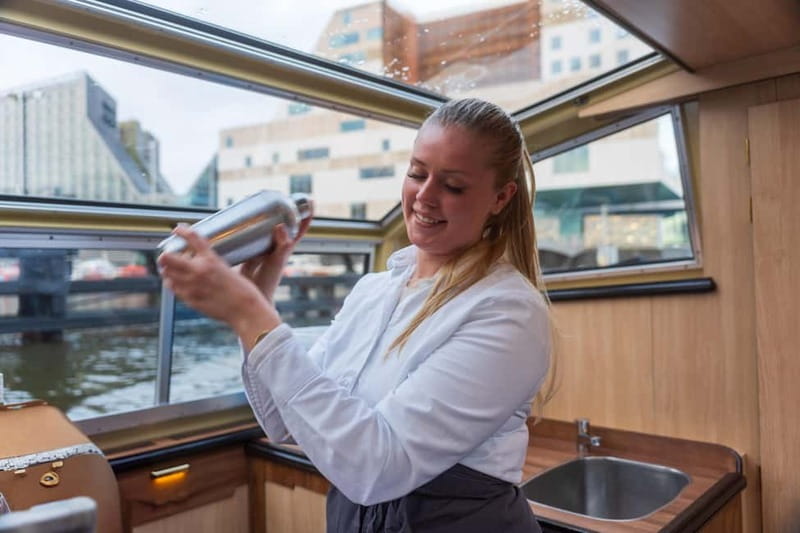 Amsterdam: Unlimited Cocktails Cruise on the Canals - Why This Amsterdam Canal Cocktail Cruise Feels Like a Good Night Out