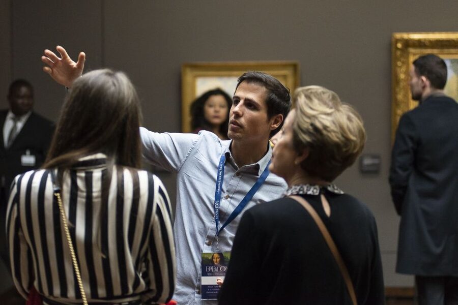 Amsterdam: Van Gogh Museum Masterpieces Tour up to 8 guests - Pacing and movement inside the museum