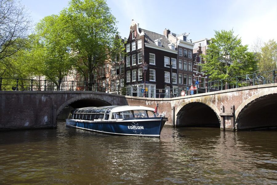 Amsterdam: Van Gogh Museum Ticket and City Canal Cruise - The 75-minute canal cruise: where the views click into place